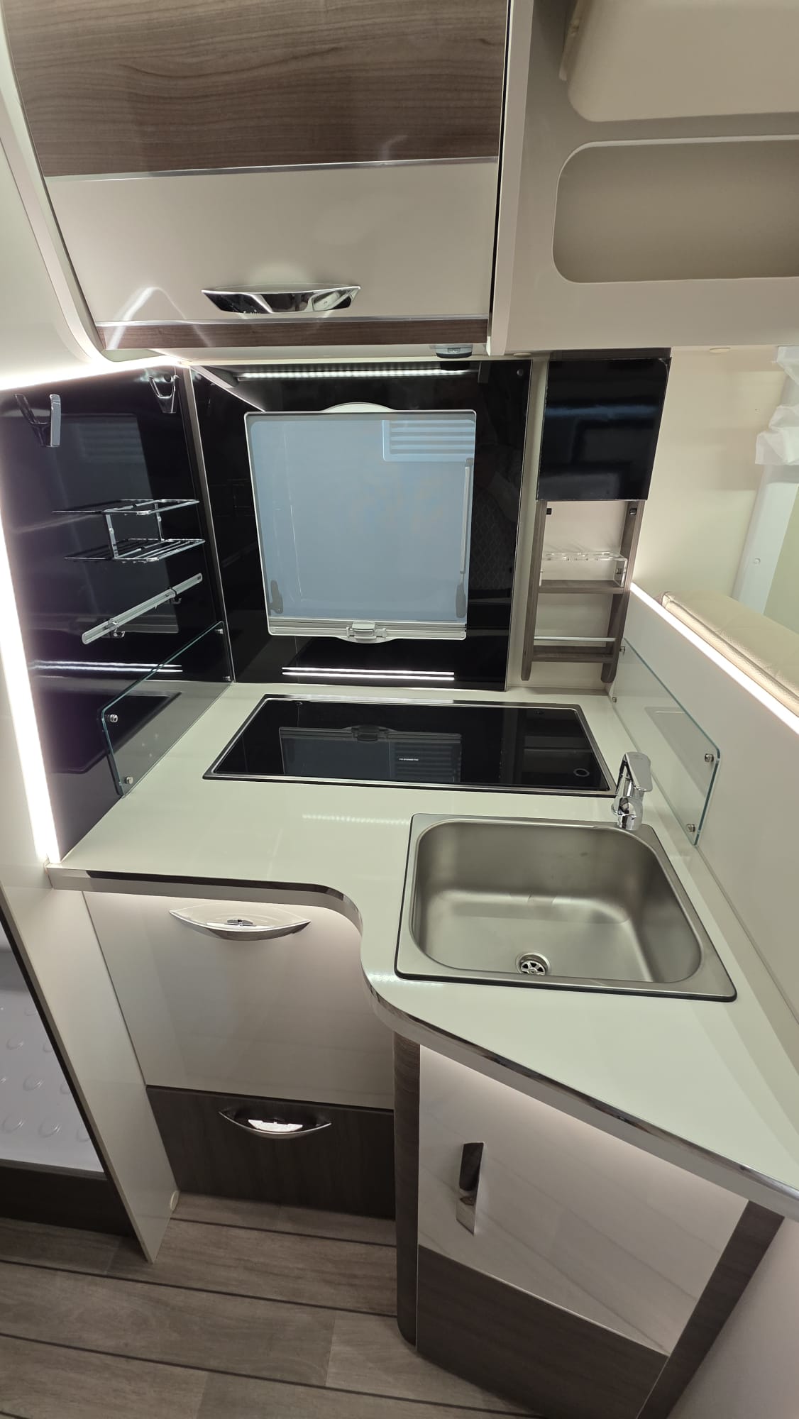 Reiskamer op wielen camper (2)